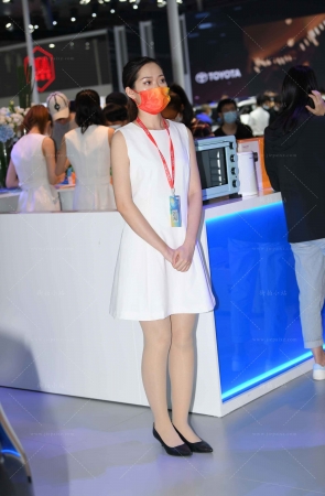 成熟优雅的白裙礼仪咨客