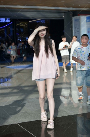 偶遇甜美型女神–春晓