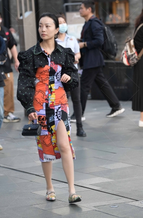 23425-2+47√街拍素人，肉色丝袜平底鞋轻熟女 14P