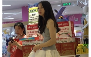 人字拖小姐姐好美 [1.55 GB/avi]