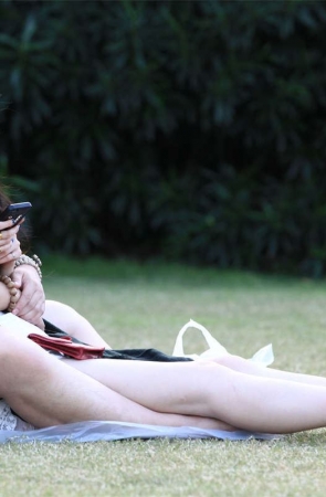 No69 漂亮女孩一双长腿下的骨感美足