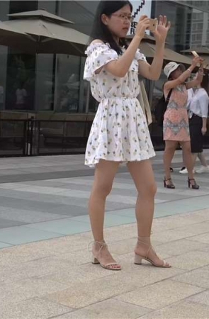 连衣长裙街拍美足凉高跟s妇 [1.51 GB/avi]