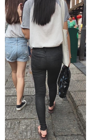 黑色牛仔裤紧身小妹