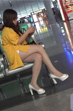 鱼嘴高跟、肉色丝袜美腿 [766 MB/avi]