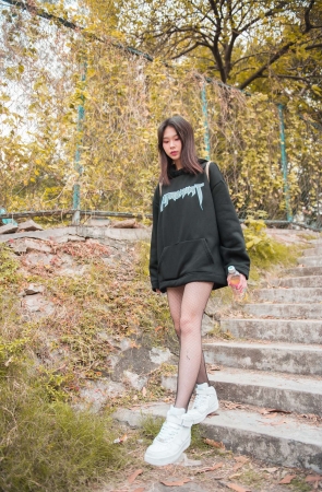 小透明DK街拍作品 好奇心重的网袜少女