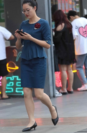 街拍高跟肉丝OL