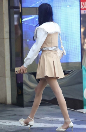 诱惑肉丝街拍高跟shaofu