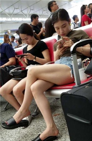 4k-超短牛仔热裤白皙街拍美腿青春少女