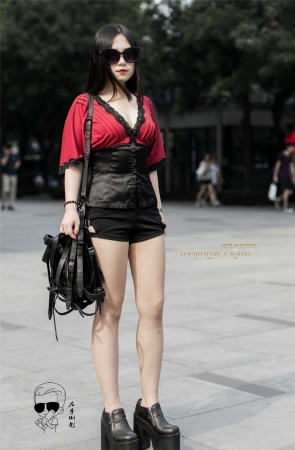 超短裤凸显美腿的魅力（2016年12月7日9P）左手倒影