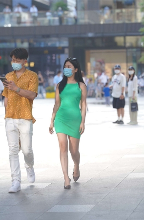 荧光绿配色清爽靓丽