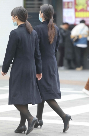 黑丝高跟街拍OL