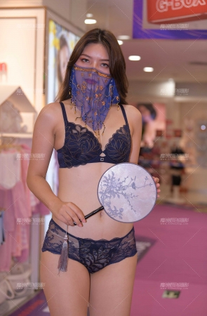 一模两套，性感迷人