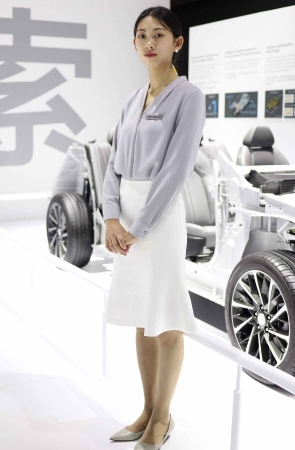 白裙高跟鞋礼仪