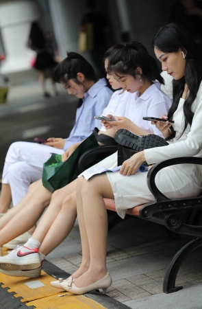 【街拍心灵】偶遇肉丝高跟美腿街拍小姐姐