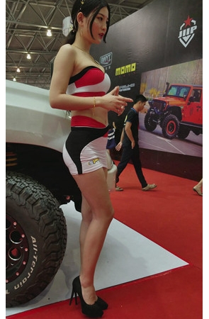 美女车模小姐姐