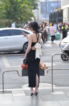 性感抹胸裙美女