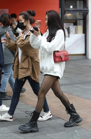 气质街拍黑丝shaofu