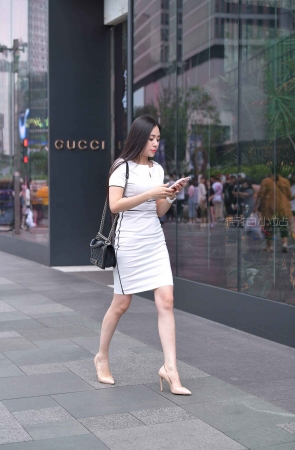 街拍米色高跟鞋性感御姐