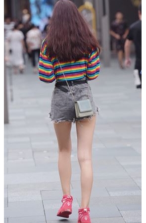 黑色热裤月牙小姐姐(63P)