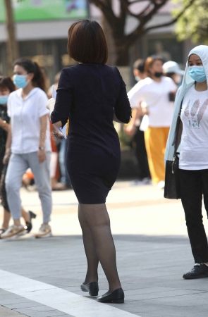 【珏一笑而过】诱惑街拍黑丝OL