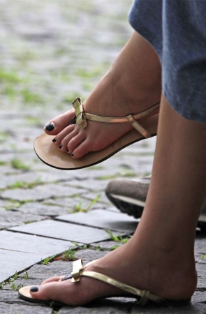 No1354 长椅上的一双少女嫩足