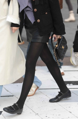 街拍黑丝少妇-16P