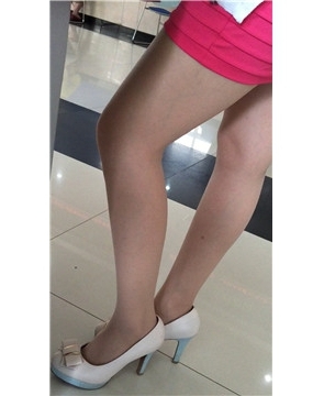 街拍美腿高跟鞋包臀裙性感美女。