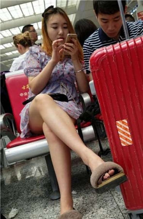 4k超清，碎花连衣裙清秀长腿美女