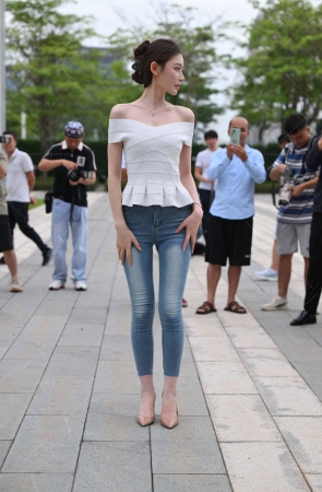 气质牛仔裤美女 （敏敏）