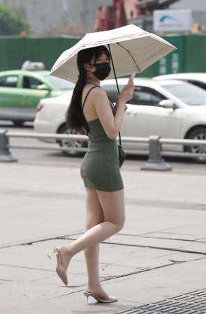 加菲mao街拍作品 绿色包臀裙丝袜美女
