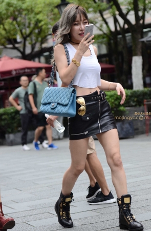 神摄手赛06 白色小马夹，包臀皮裙