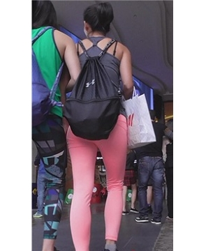 超薄紧身瑜伽裤美女 [218 MB]