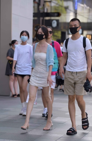 白短抹胸裙小可爱