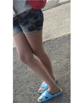 肉丝拖鞋美腿小妹