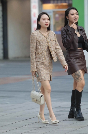 气质高跟街拍少妇-14P