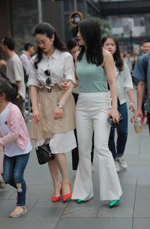 乐开怀的白裤**