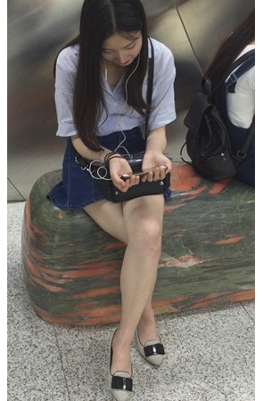 漂亮美腿MM[133M/MP4]