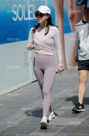 紧身瑜伽裤美女