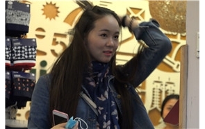 牛仔外套美女一双玉足超级白嫩 [1.48 GB/MP4]