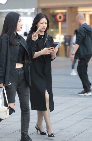 街拍丝袜高跟少妇