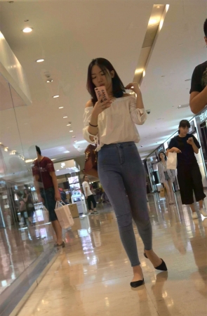 青春甜美无敌超紧身牛仔裤丰臀