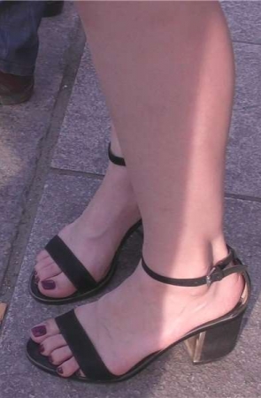 4k-公交站邂逅极品美足女神美女