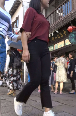 黑裤饱满三角区青春小妹