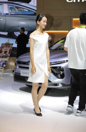 【街拍心灵】肉丝-美腿制服礼仪街拍小姐姐