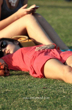 红衣、美脚丫长腿MM