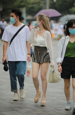 漂亮的美腿妹子