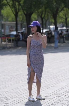 吊带长裙小姐姐