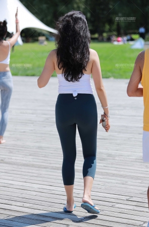 第1532篇酷酷的紧身美女