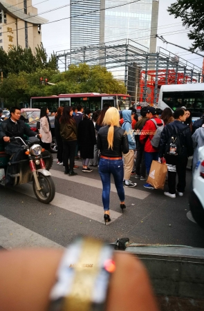 皮夹克 丰臀紧身牛仔裤