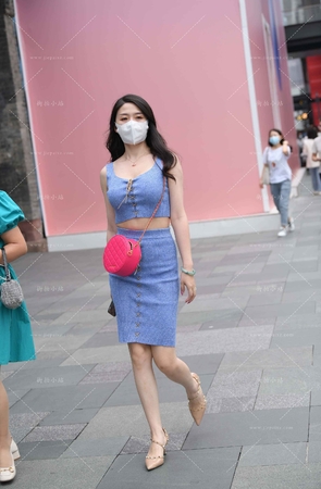 街拍蓝色裙气质美腿美女 [19P]